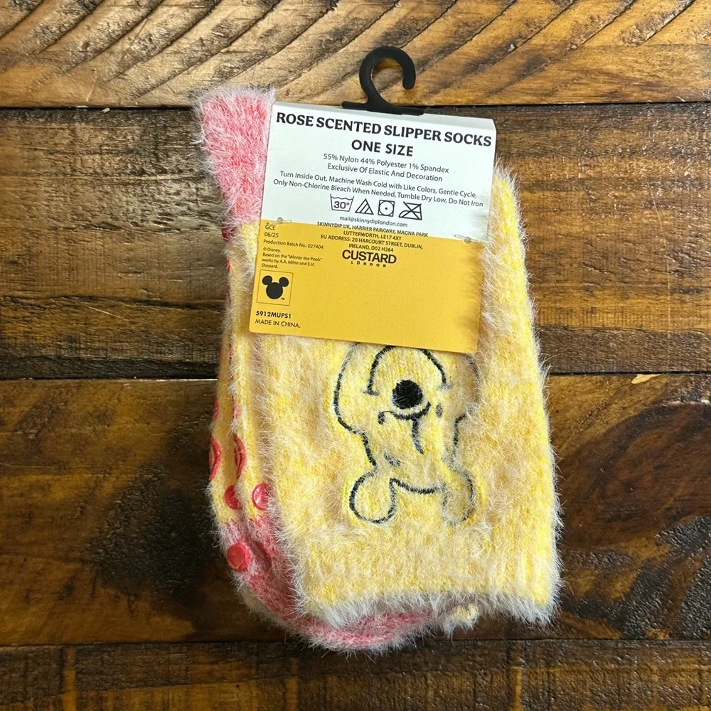 NWT Disney Winnie The Pooh Rose Scented Fuzzy Slipper Socks OS